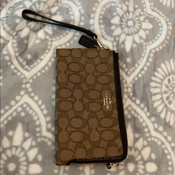 Coach Handbags - Coach clutch wallet Coach Handbags - Coach clutch wallet